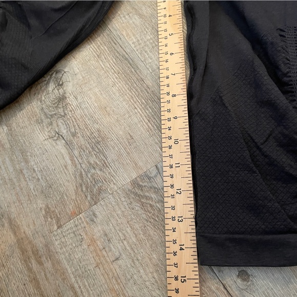 Lululemon In The Flow Compression Capris Ruched Leg Black Size 4 Mid High Waist - Picture 5 of 8